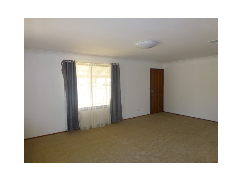 12 Thomas Street, Parkes NSW 2870