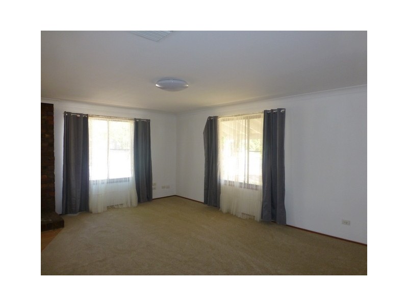 12 Thomas Street, Parkes NSW 2870