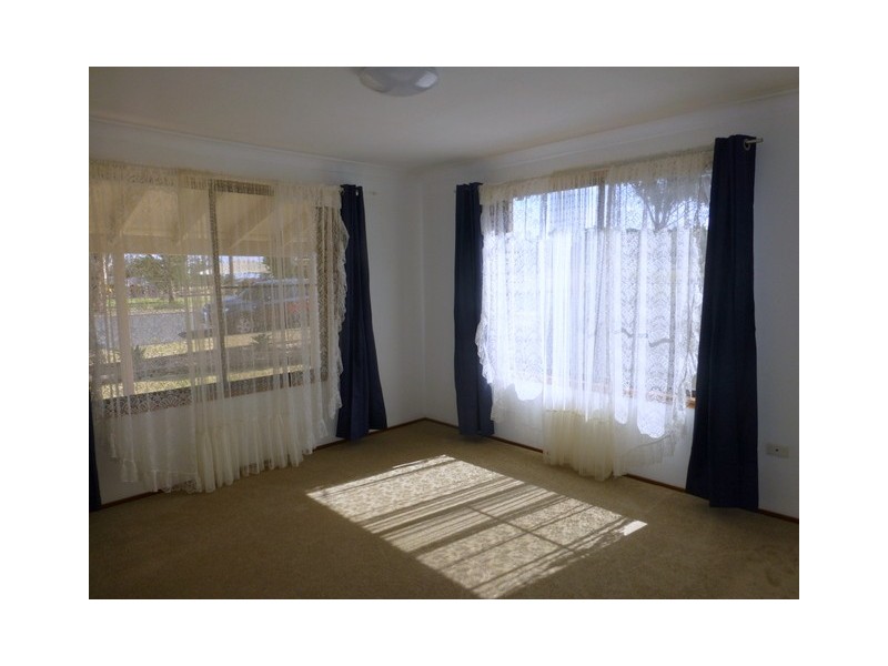 12 Thomas Street, Parkes NSW 2870