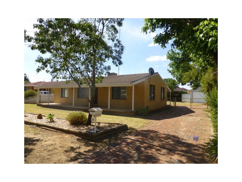 12 Thomas Street, Parkes NSW 2870