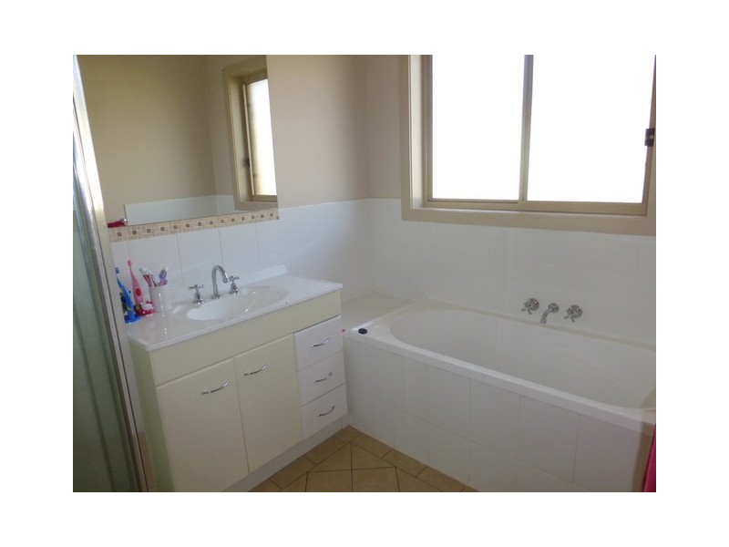 5 Vaucluse Place, Parkes NSW 2870