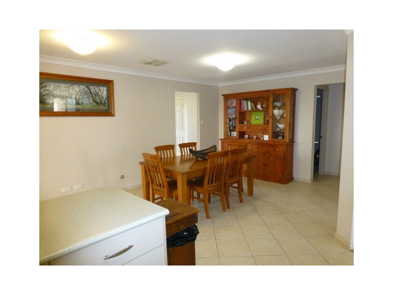 5 Vaucluse Place, Parkes NSW 2870