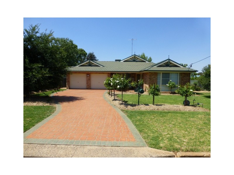 13 Webb Street, Parkes NSW 2870
