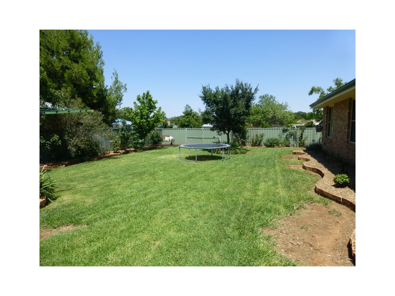 13 Webb Street, Parkes NSW 2870