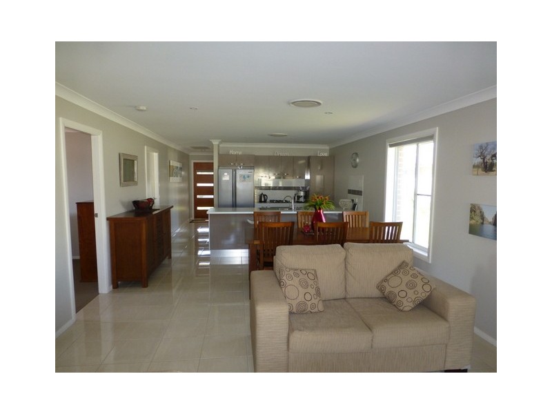 4 Marie Rose Close, Parkes NSW 2870