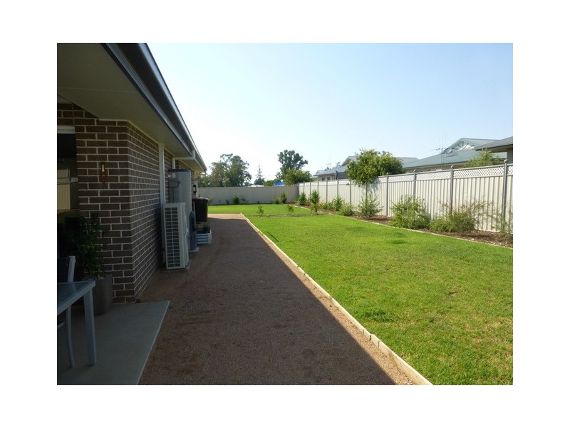 4 Marie Rose Close, Parkes NSW 2870