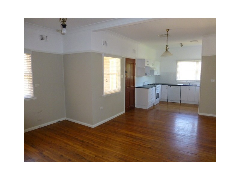17 East Street, Parkes NSW 2870