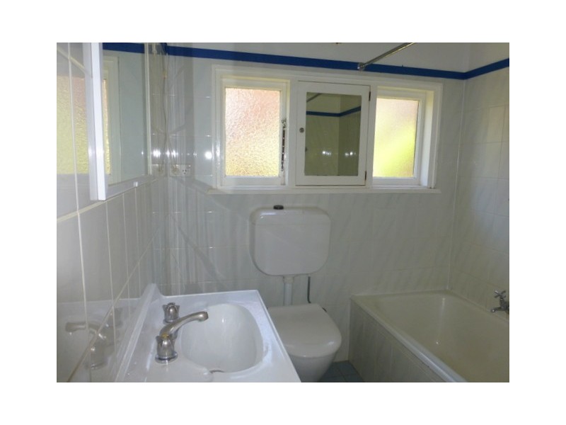 17 East Street, Parkes NSW 2870