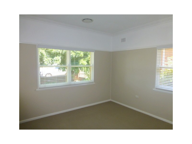 17 East Street, Parkes NSW 2870