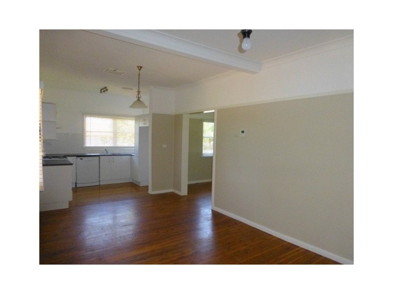 17 East Street, Parkes NSW 2870