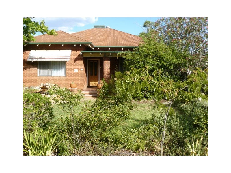 35 Close Street, Parkes NSW 2870