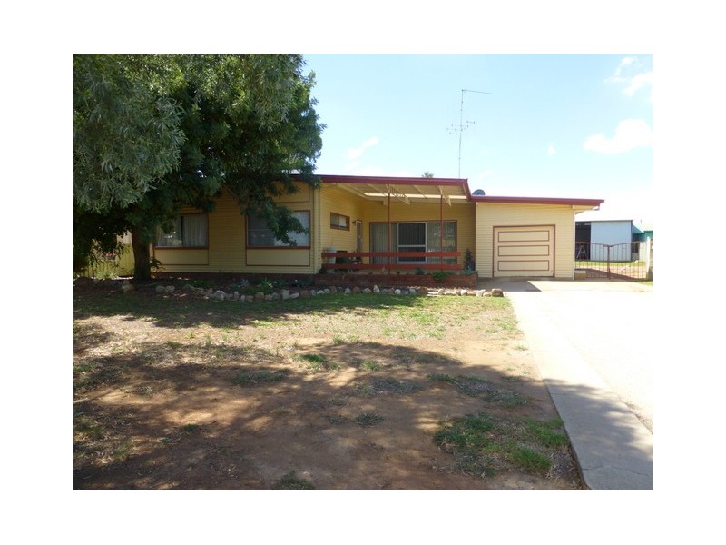 16 Captain Wilson Ave, Parkes NSW 2870