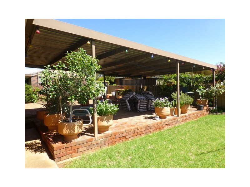 6 Coronation Avenue, Parkes NSW 2870