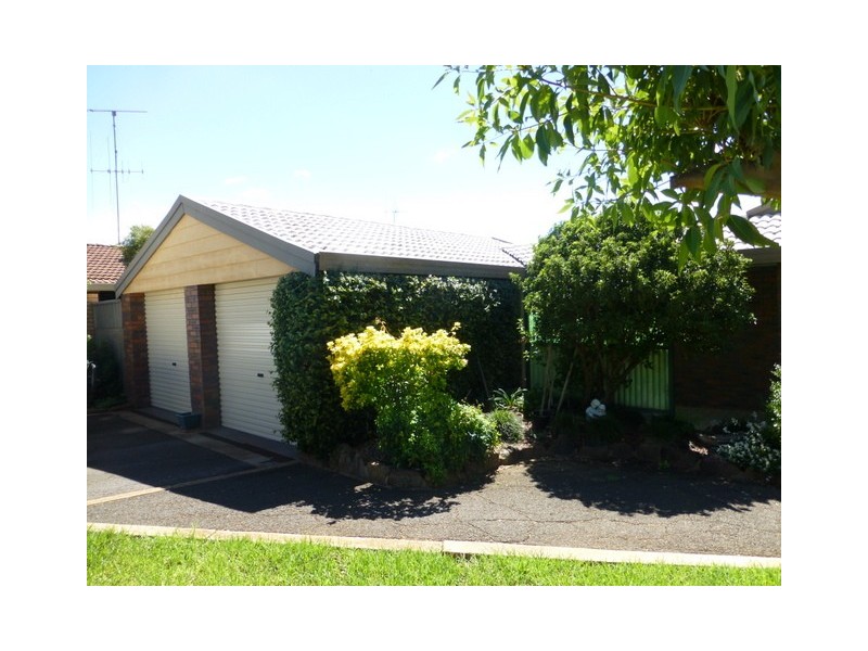 6 Coronation Avenue, Parkes NSW 2870