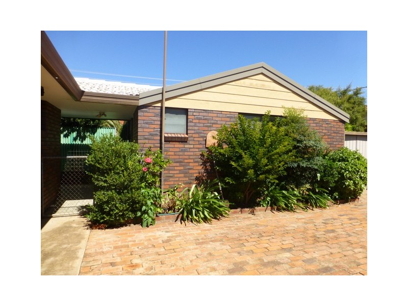 6 Coronation Avenue, Parkes NSW 2870
