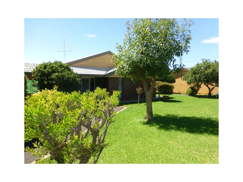 6 Coronation Avenue, Parkes NSW 2870