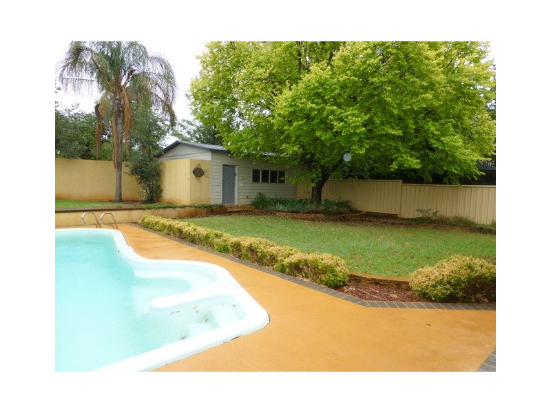 64 Close Street, Parkes NSW 2870