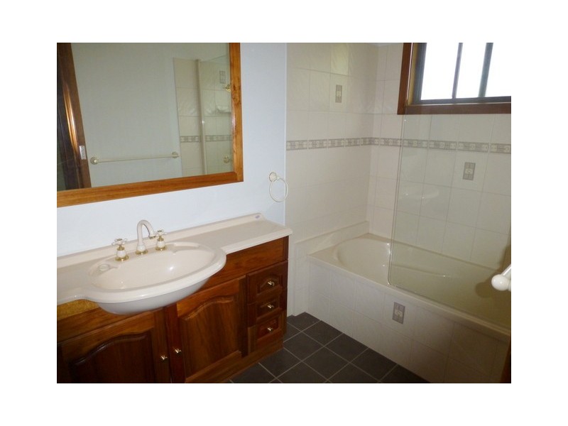 64 Close Street, Parkes NSW 2870