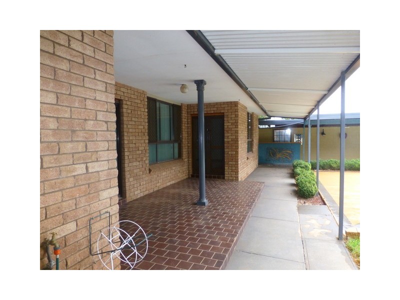 64 Close Street, Parkes NSW 2870