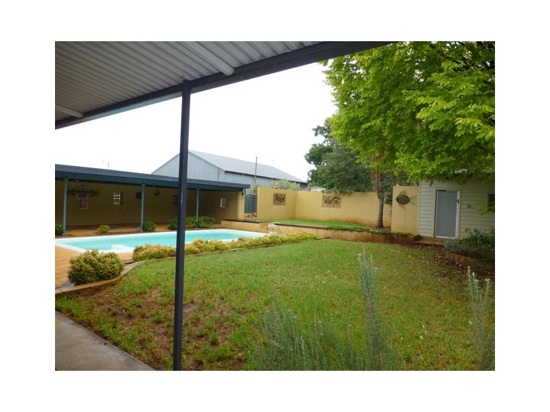 64 Close Street, Parkes NSW 2870