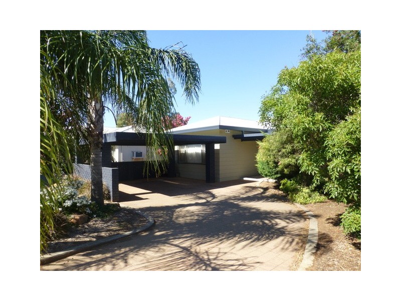 93 Dalton Street, Parkes NSW 2870