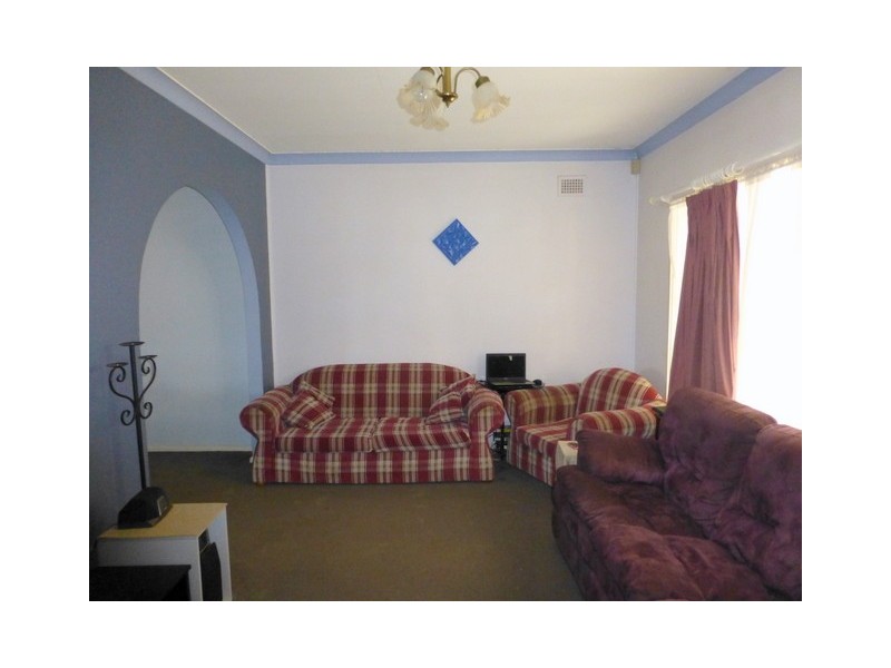 93 Dalton Street, Parkes NSW 2870