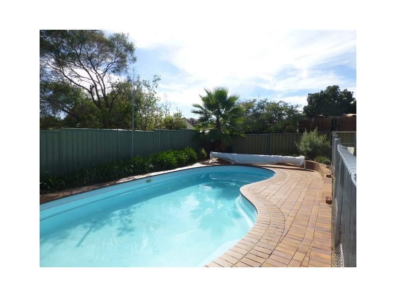 65 Hill Street, Parkes NSW 2870