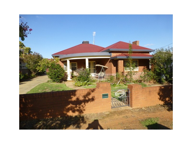 6 Weston Street, Parkes NSW 2870