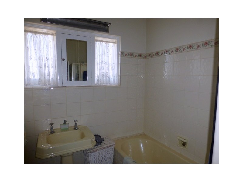 6 Weston Street, Parkes NSW 2870