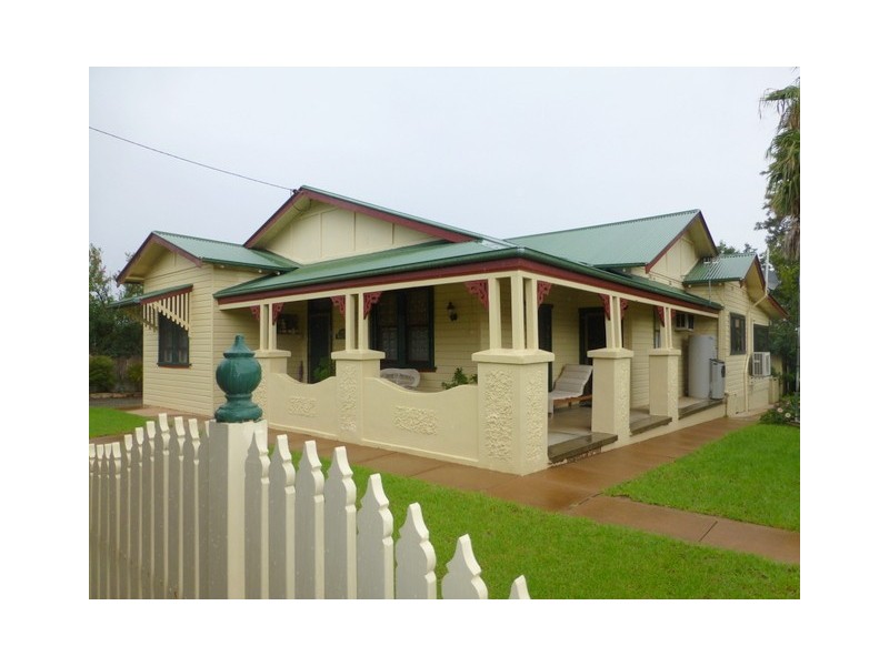 90 Euchie Street, Peak Hill NSW 2869