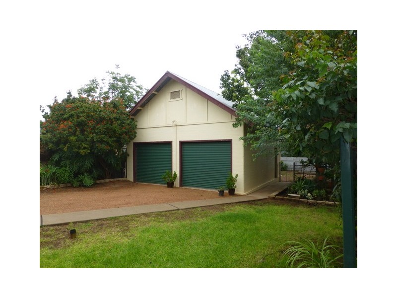 90 Euchie Street, Peak Hill NSW 2869