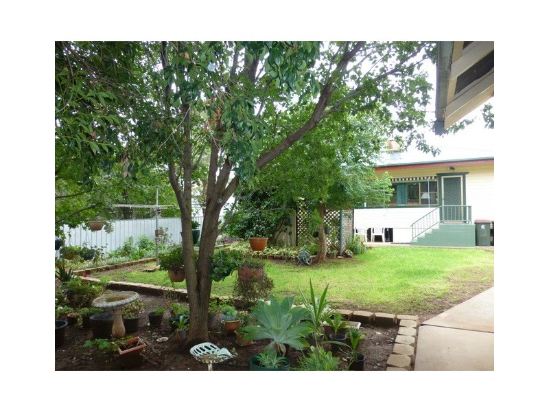 90 Euchie Street, Peak Hill NSW 2869