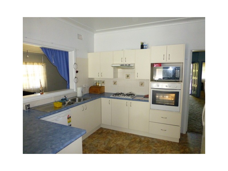 60 Orange Street, Parkes NSW 2870