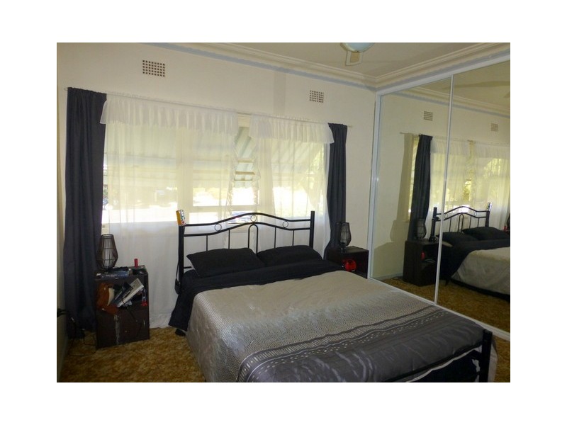 60 Orange Street, Parkes NSW 2870