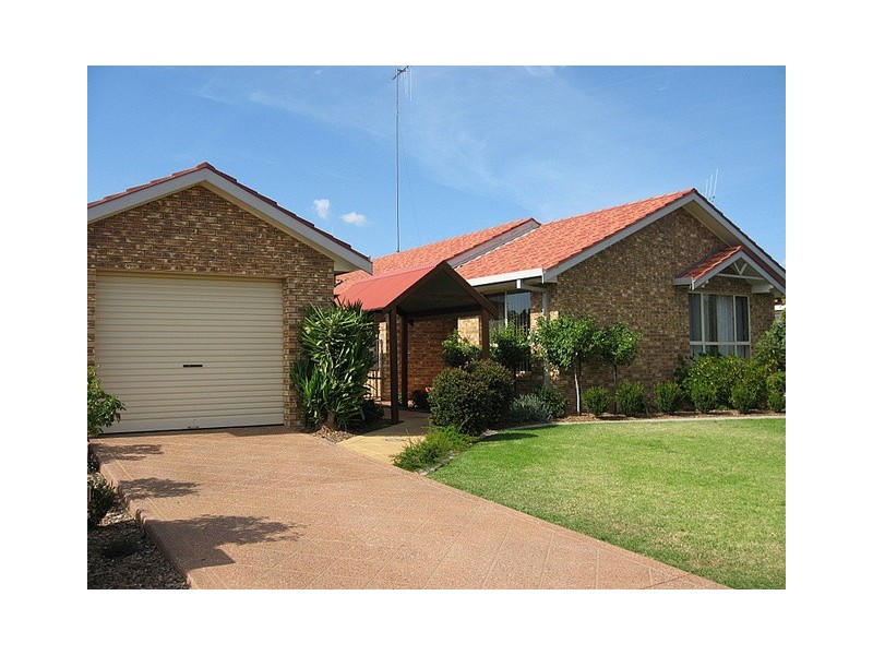 27 Paterson Street, Parkes NSW 2870