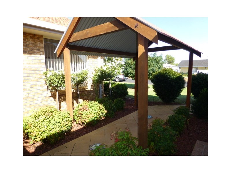 27 Paterson Street, Parkes NSW 2870
