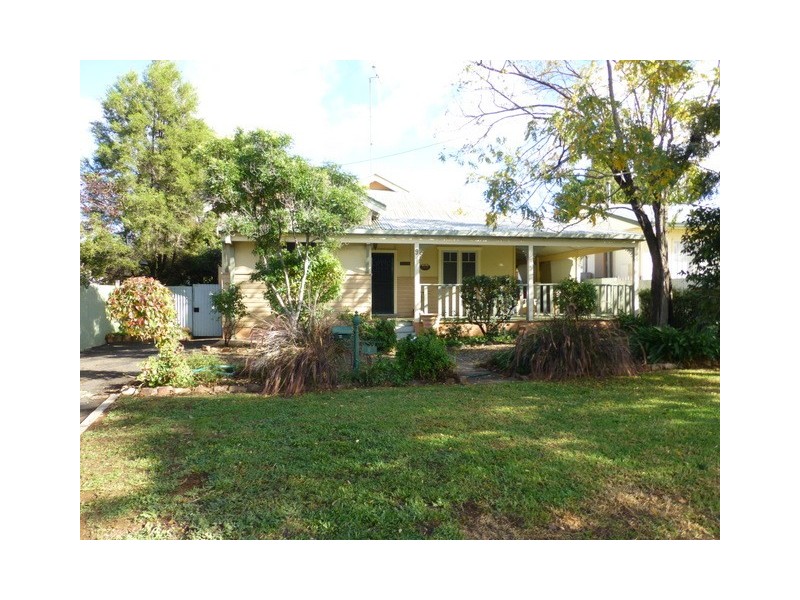 9 Carrington Street, Parkes NSW 2870