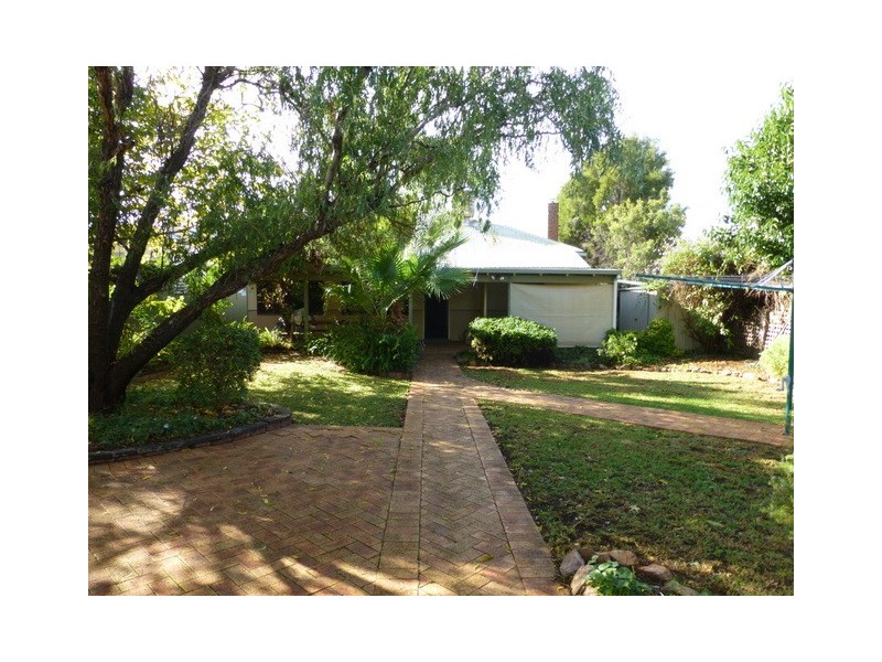 9 Carrington Street, Parkes NSW 2870
