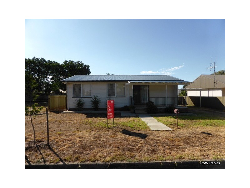 7 Moon Crescent, Parkes NSW 2870