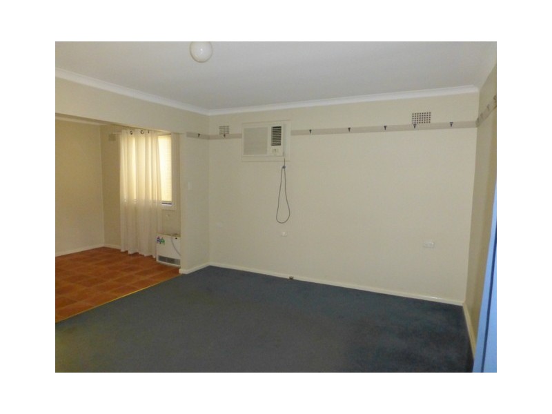 7 Moon Crescent, Parkes NSW 2870