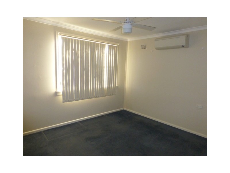 7 Moon Crescent, Parkes NSW 2870