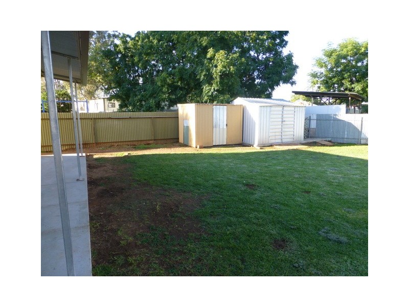 7 Moon Crescent, Parkes NSW 2870