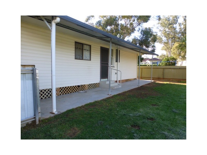 7 Moon Crescent, Parkes NSW 2870