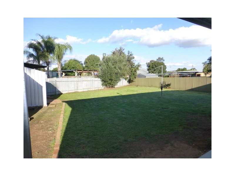 7 Moon Crescent, Parkes NSW 2870