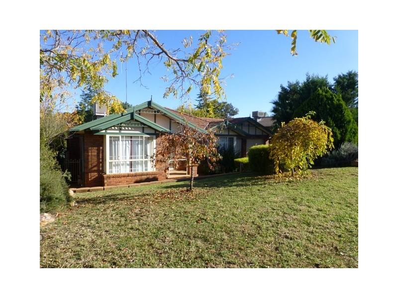 8 Glengowrie Close, Parkes NSW 2870