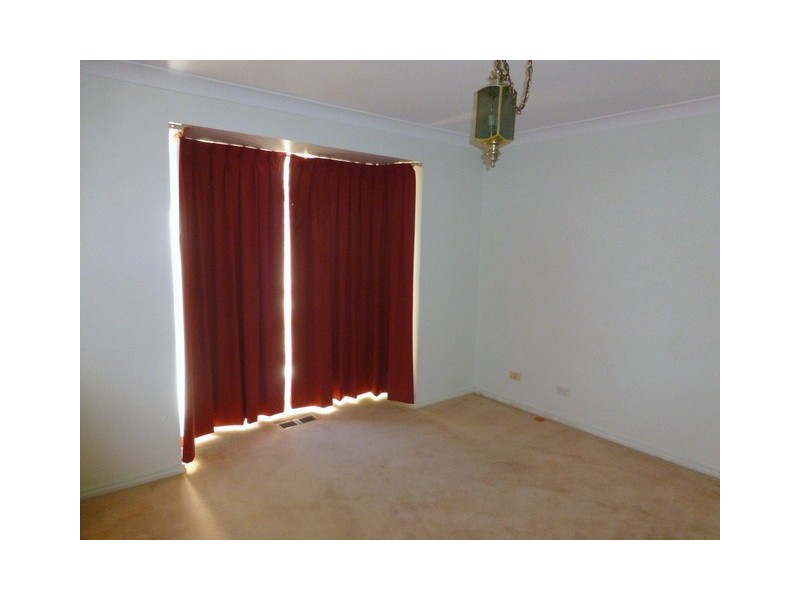 8 Glengowrie Close, Parkes NSW 2870