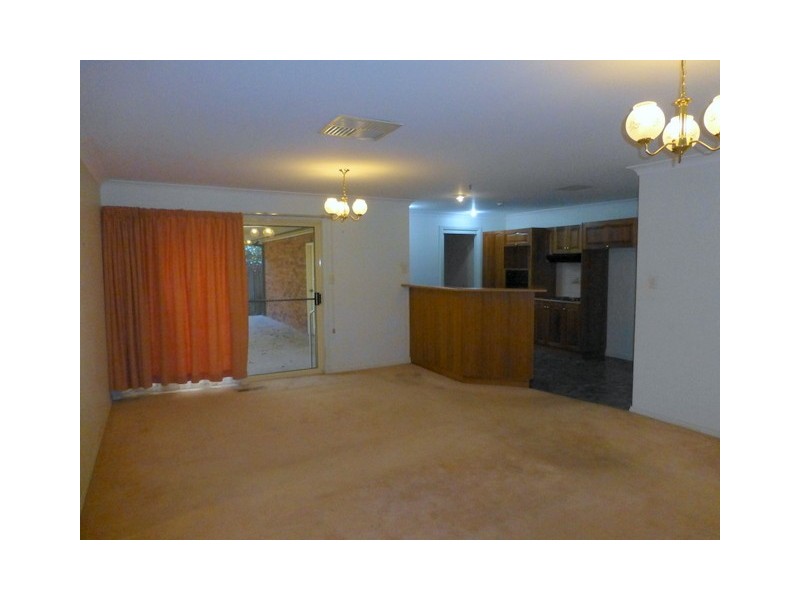 8 Glengowrie Close, Parkes NSW 2870