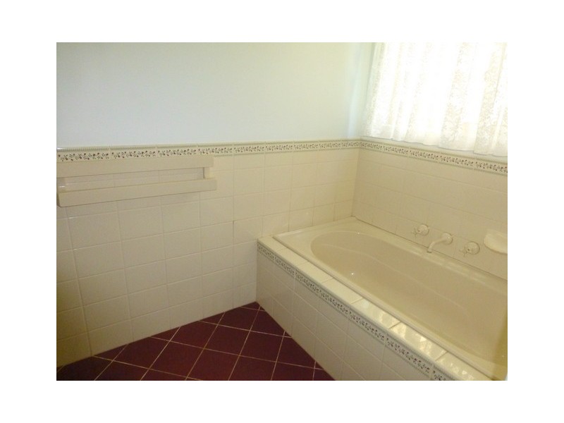 8 Glengowrie Close, Parkes NSW 2870
