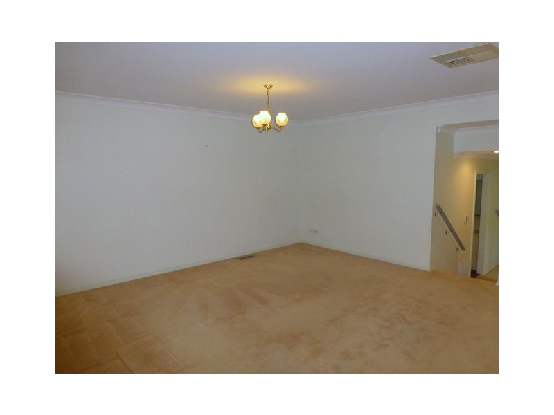 8 Glengowrie Close, Parkes NSW 2870