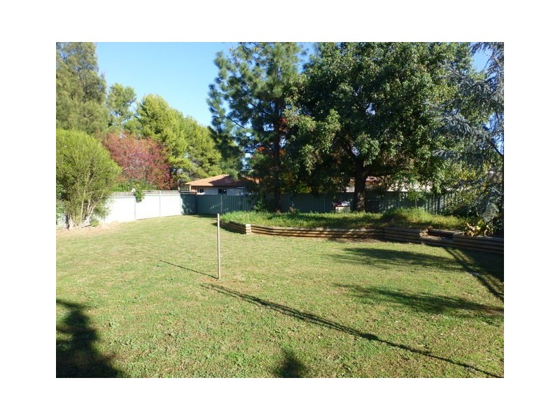 8 Glengowrie Close, Parkes NSW 2870